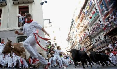 Испания отменила фестиваль с забегом от быков, опасаясь роста числа заболевших COVID - newizv.ru - Испания - Памплоны