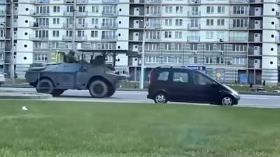 Очевидцы сняли на видео движение спецтехники в центр Минска - iz.ru - Минск - Израиль