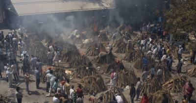 Индия - Крематории переполнены: в Индии тела жертв COVID-19 сжигают прямо на пустырях и в парках (ФОТО) - tsn.ua - Нью-Дели