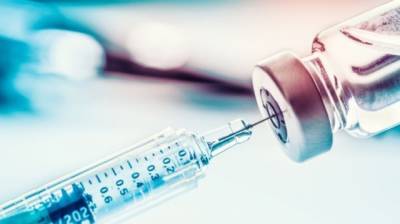 Федор Лапий - Иммунолог рассказал, можно ли одному человеку прививаться вакцинами AstraZeneca Covishield и SKBio - enovosty.com - Англия