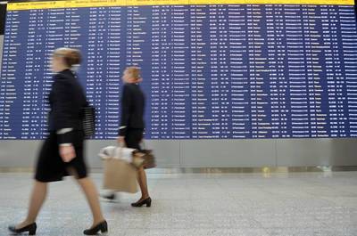 СМИ: в аэропортах предложили создать коридоры для привитых от COVID-19 - pnp.ru - Россия - Москва - Эмираты