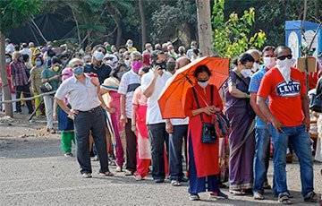 В Индии жертв коронавируса сжигают прямо на улицах - charter97.org