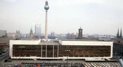 Немцы вспоминают символ ГДР, который сносили дольше чем строили - argumenti.ru - Германия - Берлин - Гдр