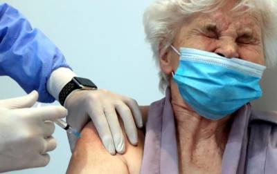 В Украине начали вакцинировать граждан старше 65 лет - korrespondent.net - Украина