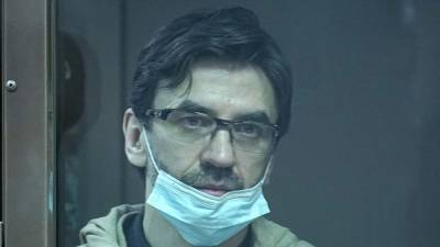 Михаил Абызов - Юлий Тай - Больному COVID-19 экс-министру Абызову стало плохо во время суда - svoboda.org