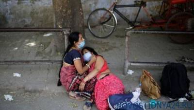 В Индии каждую минуту умирают двое заболевших COVID-19 - novostidnya24.ru