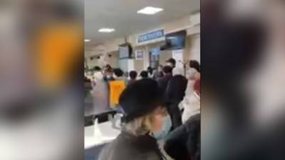 Давку пациентов в воронежской поликлинике сняли на видео - vestivrn.ru - Воронеж
