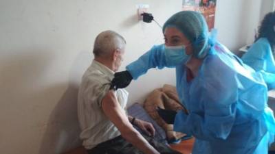 Пенсионерам Чукотки заплатят по две тысячи рублей за прививку против коронавируса - newizv.ru - Москва - округ Чукотка