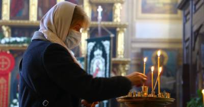 Дистанция, маски, запрет прикладываться к иконам и кресту: как будут совершаться богослужения на Пасху - tsn.ua