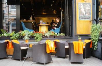 Рестораны и кафе Петербурга смогут выставлять веранды без аукциона в течение всего года - interfax-russia.ru - Санкт-Петербург - Петербург