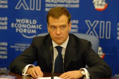 Дмитрий Медведев - Медведев заявил, что лучше потратить большие деньги на социальные программы, чем на переезд чиновников - versia.ru - Москва