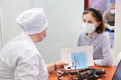 В Оренбургской области ежедневно вакцинируются около 5 тыс человек - infox.ru - Оренбургская обл.