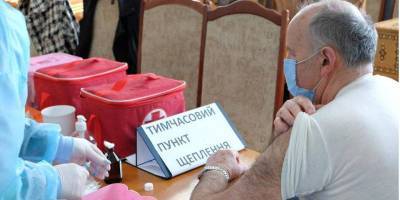 В Украине впервые сделали 70 тысяч прививок от коронавируса за сутки - nv.ua - Запорожская обл.