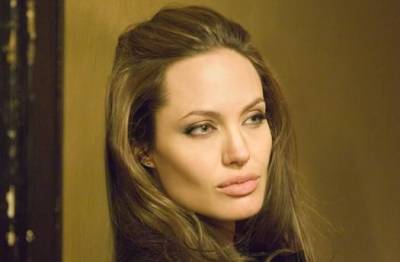 Анджелина Джоли - Пользователей Сети повеселила Анджелина Джоли, проигнорировавшая знаменитого рэпера - gazeta.a42.ru