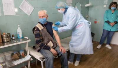 Вакцинация людей 65+ началась раньше - и это правильно - ukrinform.ru