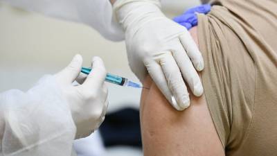 Еще два человека скончались после вакцинации препаратом AstraZeneca во Франции - m24.ru - Франция