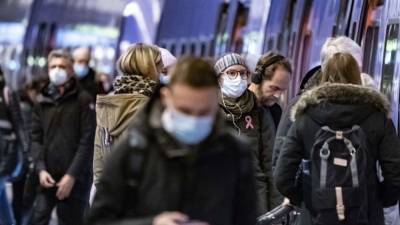 Сбербанк анонсировал третью волну коронавируса в России - inforeactor.ru - Россия