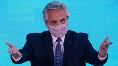Альберто Фернандес - Повторный тест президента Аргентины подтвердил его заражение COVID-19 - m24.ru - Аргентина