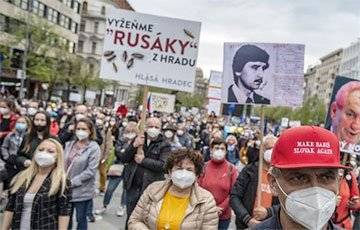 Милош Земан - Тысячи жителей Праги вышли на митинг против президента - charter97.org - Россия - Прага
