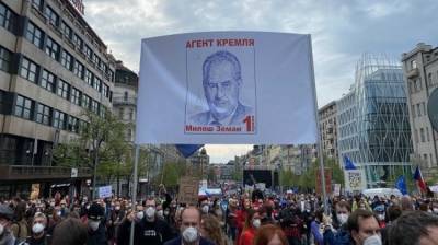В Праге около 10 тысяч человек протестовали против «агента Кремля» Земана - enovosty.com - Россия - Прага - Чехия