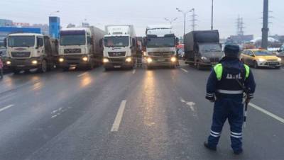 В Москве отложили ввод ограничений для грузовиков на МКАД - gazeta.ru - Москва