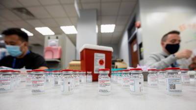 ВОЗ включила вакцину Moderna в список рекомендованных в ЧС - russian.rt.com