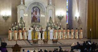 Прихожане Армянской апостольской церкви отпраздновали Пасхальный Сочельник - kavkaz-uzel.eu - Армения - Ереван