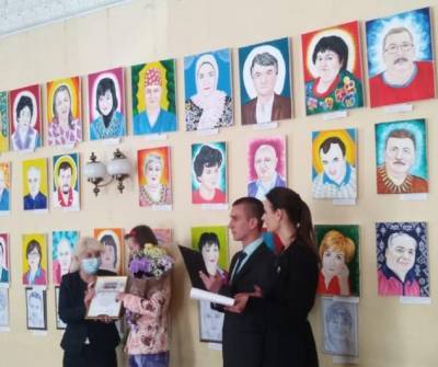 Выставка портретов медиков, умерших из-за коронавируса, открылась в Ростове - privet-rostov.ru - Новочеркасск