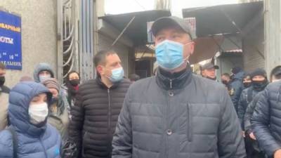 Игорь Кузьмин - Предприниматели выгнали полицию, которая хотела закрыть рынок в Николаеве (видео) - sharij.net