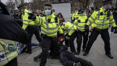 Сара Эверард - Силовики арестовали больше сотни протестующих против закона о полиции в Лондоне - news-front.info - Англия - Лондон