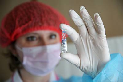 Богатых обвинили в нехватке вакцин по всему миру - lenta.ru - Китай