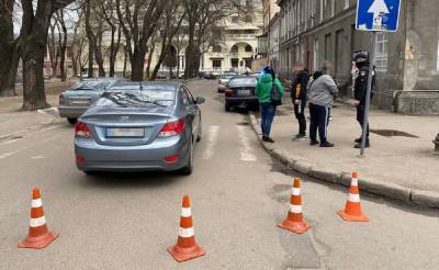 Пешеходов сбили на "зебре" в центре Одессы, водитель дал по газам: кадры с места ЧП - odessa.politeka.net - Одесса