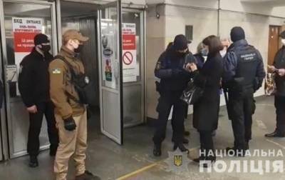 По Киеву ходят копы с громкоговорителями и требуют соблюдать карантин - korrespondent.net - Киев