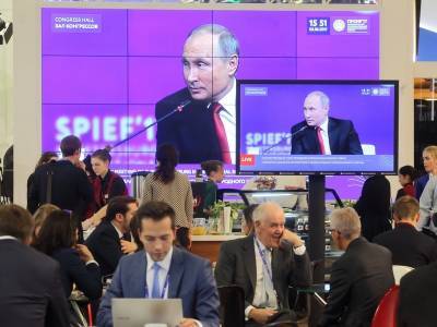 Владимир Путин - Персонал ПМЭФ 2 недели отсидит на изоляции из-за визита Путина, хотя он привился - sobesednik.ru