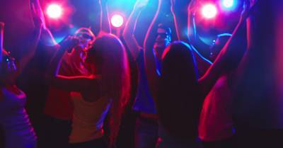 В Риге на съемном пентхаусе устроили нелегальный "ночной клуб" с билетами по 15 евро: задержано 47 человек - rus.delfi.lv - Латвия - Рига