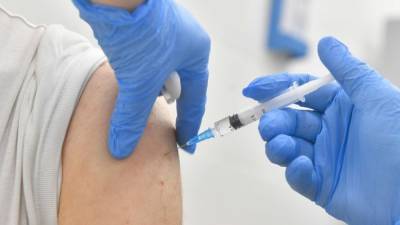 Иммунолог дал советы по вакцинации уже переболевшим COVID-19 - newinform.com