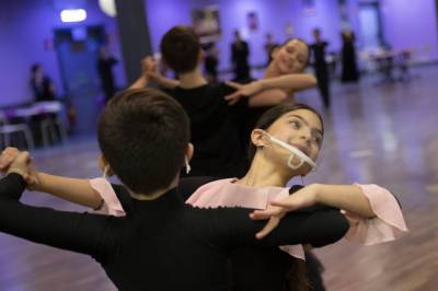Бальные танцы в условиях пандемии продолжают быть частью жизни итальянцев (ФОТО) - enovosty.com - Италия