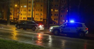 В Пасхальные праздники полиция констатировала в два раза больше нарушений, связанных с Covid-19 - rus.delfi.lv - Латвия