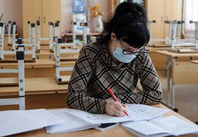 Сколько учеников и учителей во Львове болеют коронавирусом: продолжат ли дистанционку - 24tv.ua - Львов