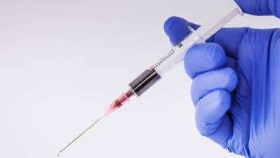 Аглая Чайковская - Британцы приостановили испытания вакцины AstraZeneca на детях и подростках - politros.com - Англия