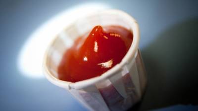 Пандемия COVID-19 спровоцировала внезапный дефицит пакетиков кетчупа в ресторанах США - nation-news.ru