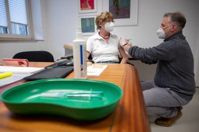 Австралийка умерла после прививки Pfizer - tvc.ru - Australia - штат Квинсленд