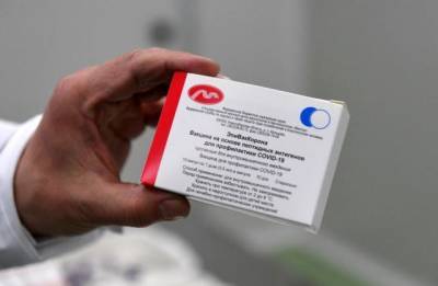 В российские регионы поставили 250 тыс. комплектов вакцины «ЭпиВакКорона» - aif.ru