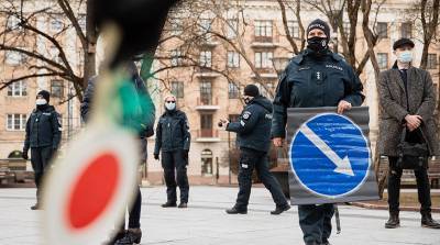 В Литве полицейские провели акцию протеста против отказа властей в приоритетной вакцинации - belta.by - Литва