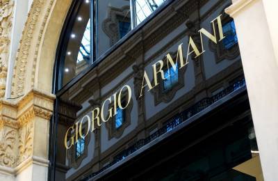 Джорджио Армани - Джорджио Армани из-за коронавируса решил объединиться с итальянской компанией - tvc.ru