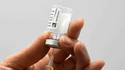 AstraZeneca изучает причины тромбообразования из-за её вакцины - russian.rt.com - Англия