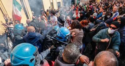 В Италии вышли на протесты против локдауна - произошли стычки - obozrevatel.com - Италия - Рим