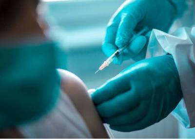 После вакцинации AstraZeneca в Британии скончались 19 человек и мира - cursorinfo.co.il - Англия