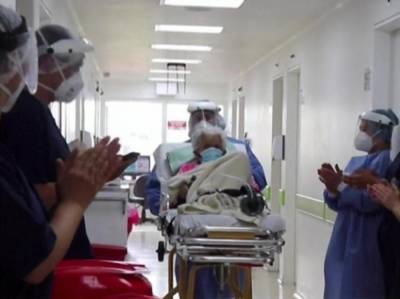 В Колумбии 104-летняя женщина второй раз вылечилась от COVID-19, из больницы ее провожали аплодисментами. Видео - gordonua.com - Колумбия