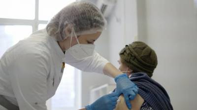 Ринат Максютов - Центр "Вектор" сообщил о случаях заражения COVID-19 после вакцинации "ЭпиВакКороной" - inforeactor.ru - Новосибирск